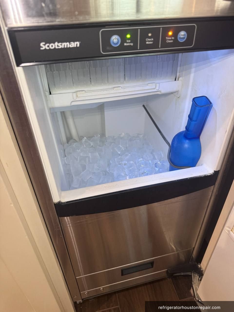 Scotsman SCCP50MA-1SU: Ice Machine Maintenance and Condenser Coil Cleaning in Memorial, TX